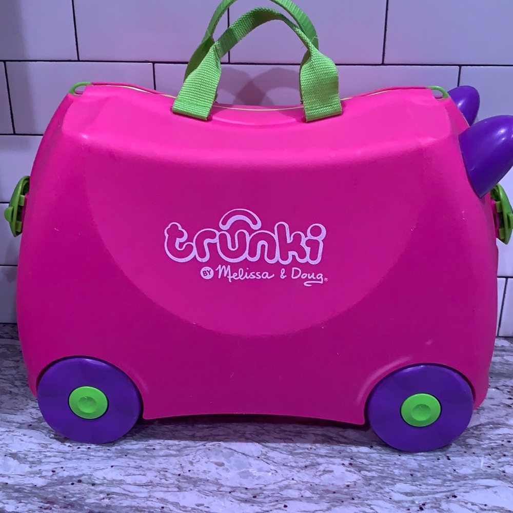 Melissa and Doug Trunki suitcase